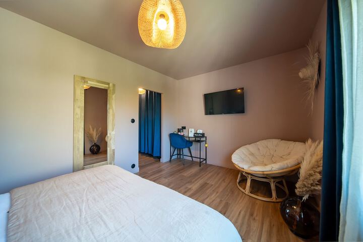 Room 35 of 103