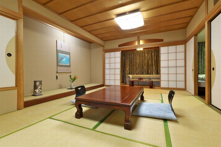 Room 4 of 34