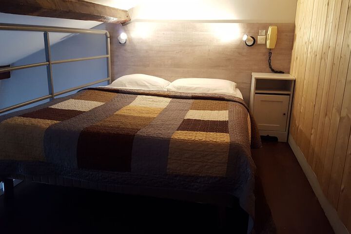 Room 17 of 38