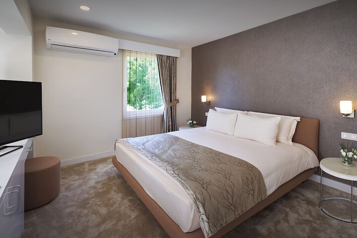 Room 13 of 46