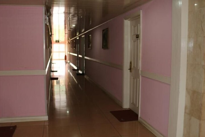Ballroom/Hall 15 of 16
