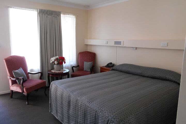 Room 5 of 28