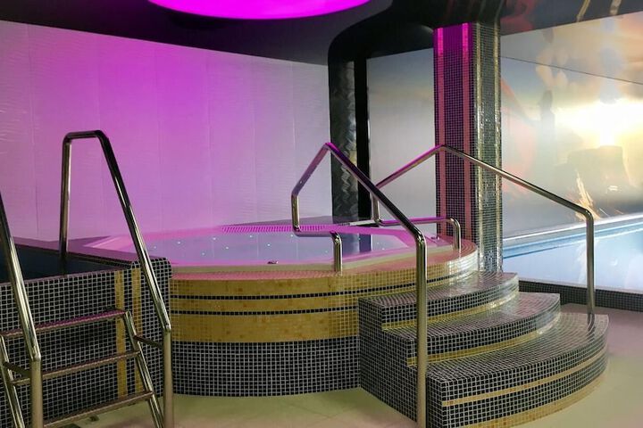 Hotel Pool