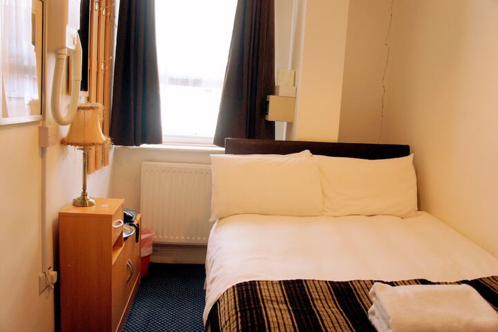 Room 102 of 127