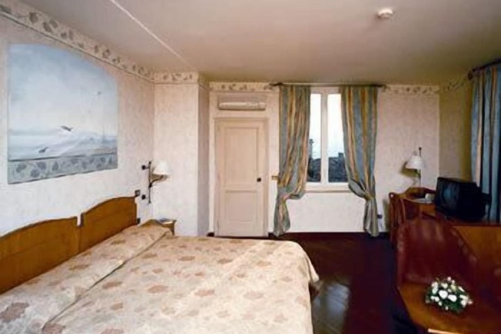 Room 23 of 66