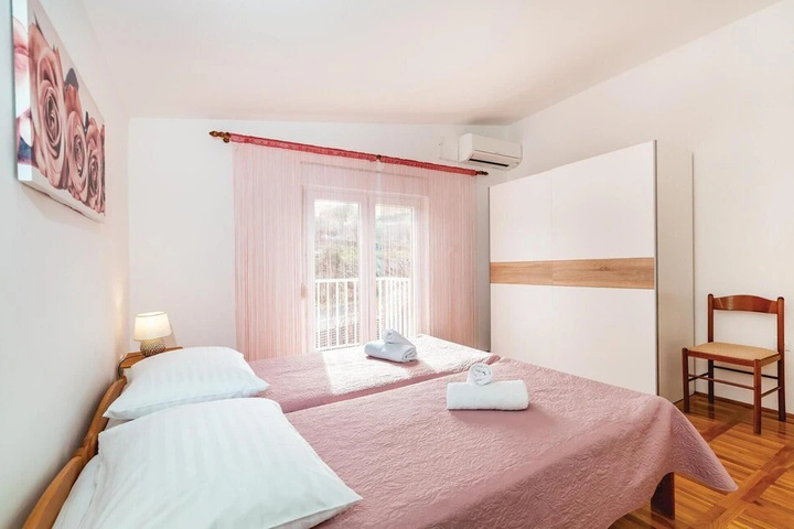 Room 4 of 29