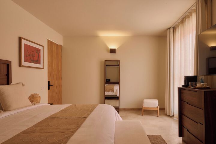Room 2 of 47