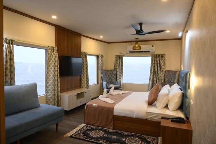 Room 4 of 19