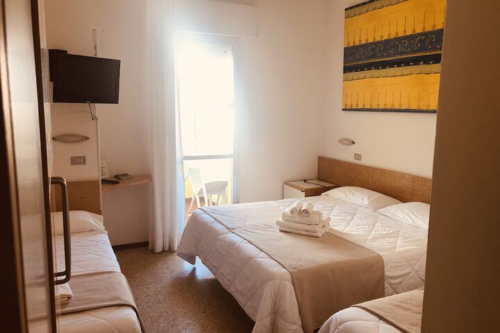 Room 3 of 39