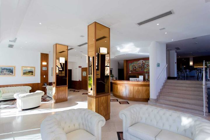 Entrance & Lobby