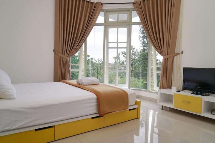 Room 16 of 44