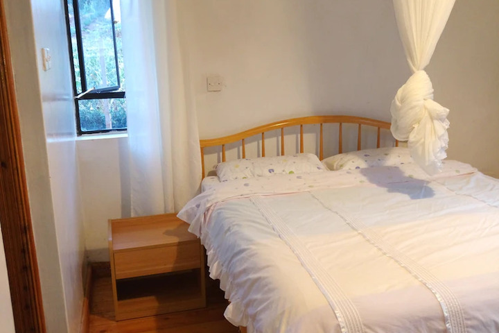 Room 4 of 5