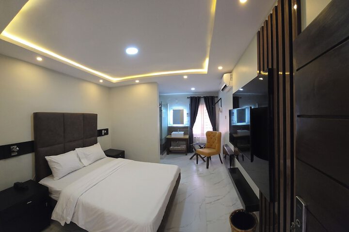 Room 15 of 32