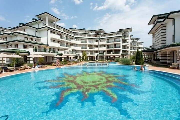 Hotel Pool