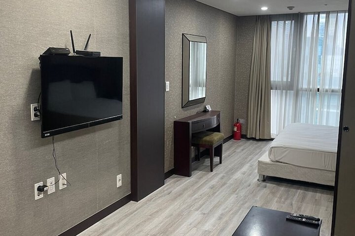 Room 28 of 86