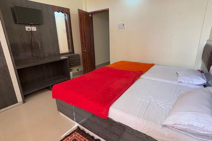 Room 3 of 34