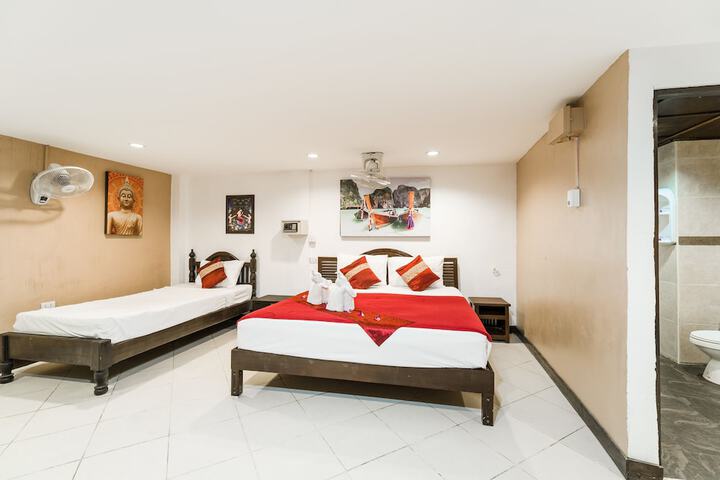 Room 9 of 40