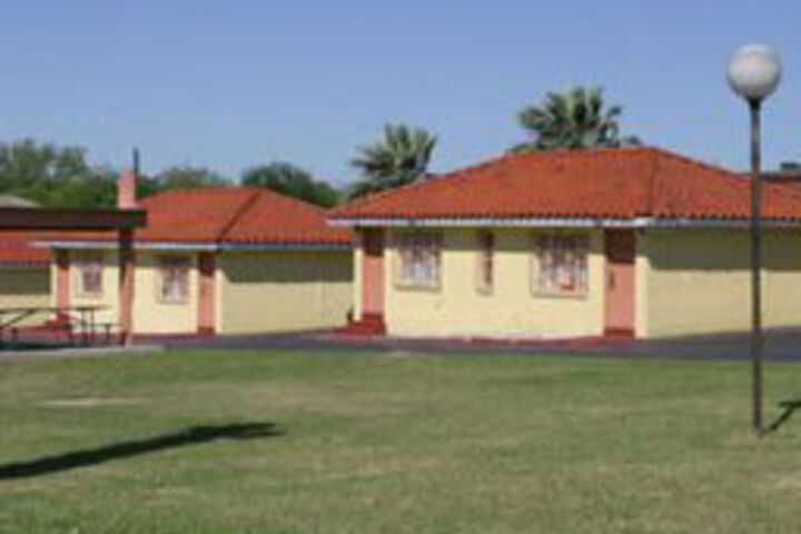 Exterior of Siesta Motel