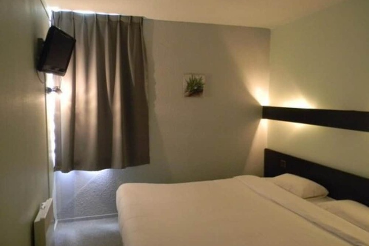 Room 7 of 25