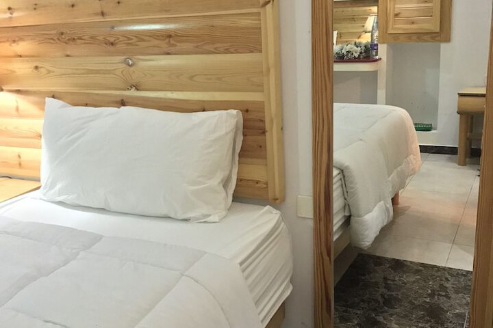 Room 5 of 17