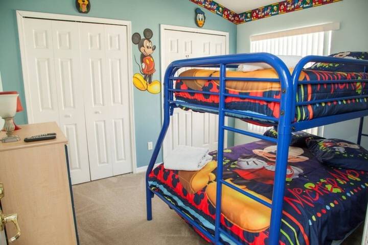 Room 9 of 36