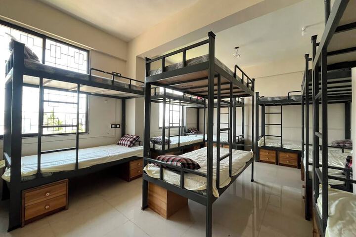Room 12 of 27