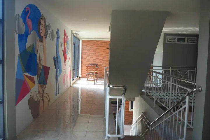 Room 12 of 18