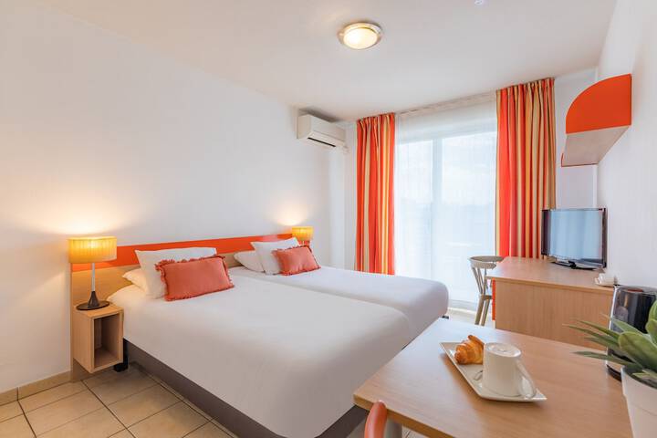 Room 9 of 27