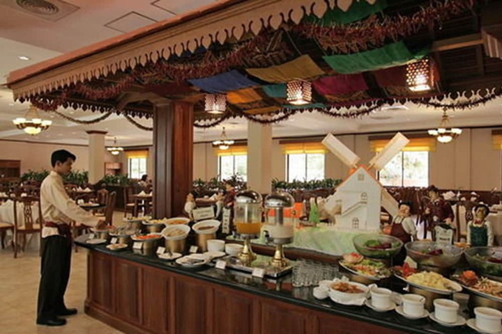 Dining 43 of 65