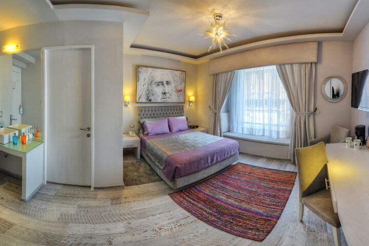 Room 4 of 33