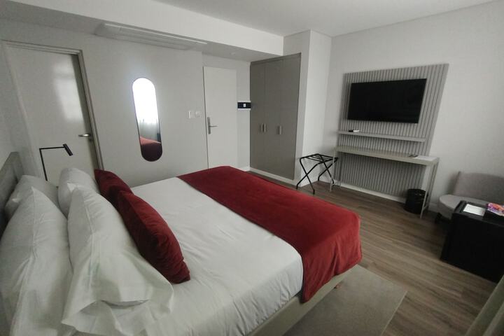 Room 32 of 99