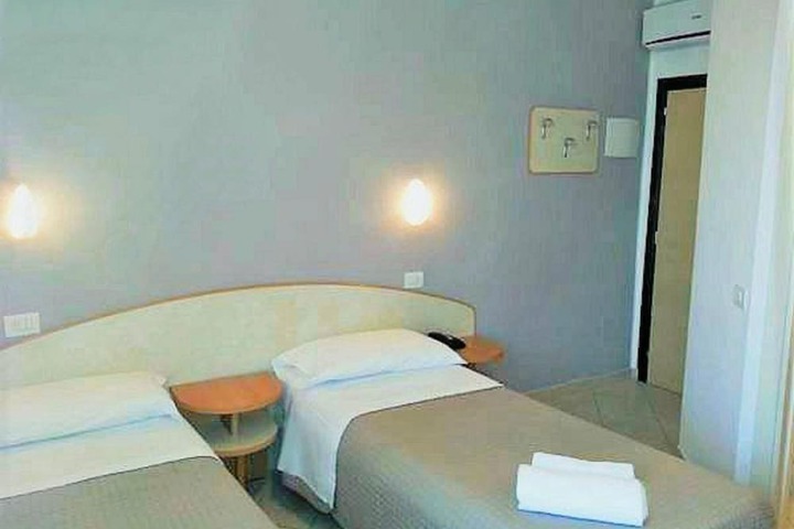 Room 11 of 52