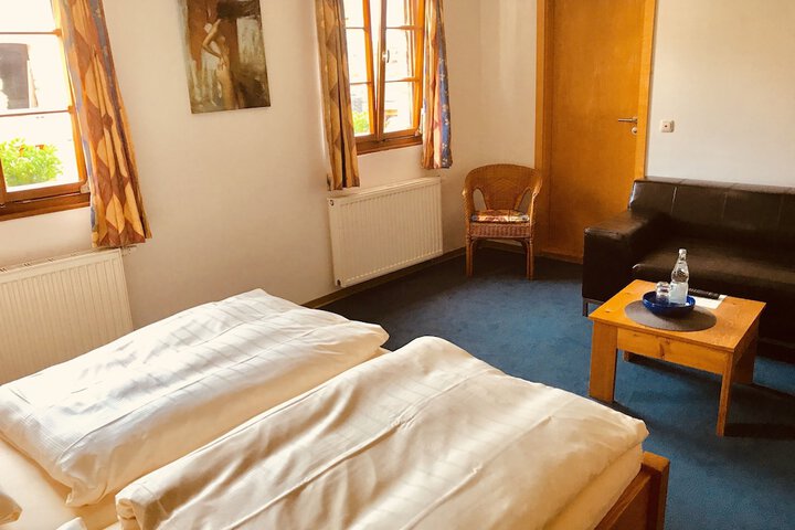 Room 4 of 85