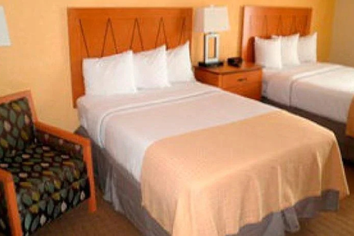 Room 2 of 3
