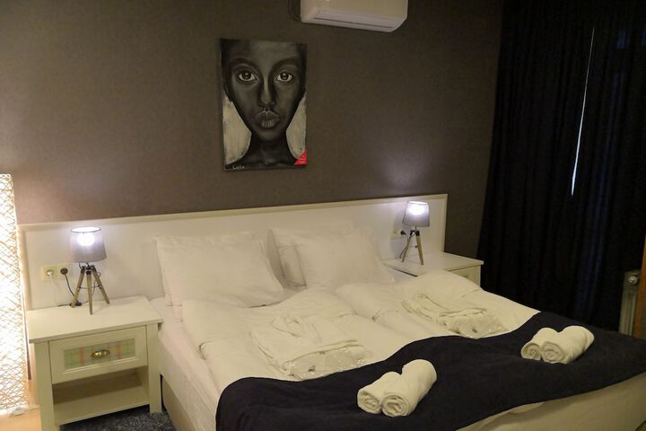 Room 6 of 78