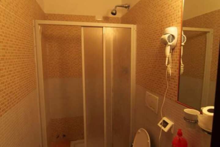 Room 13 of 20