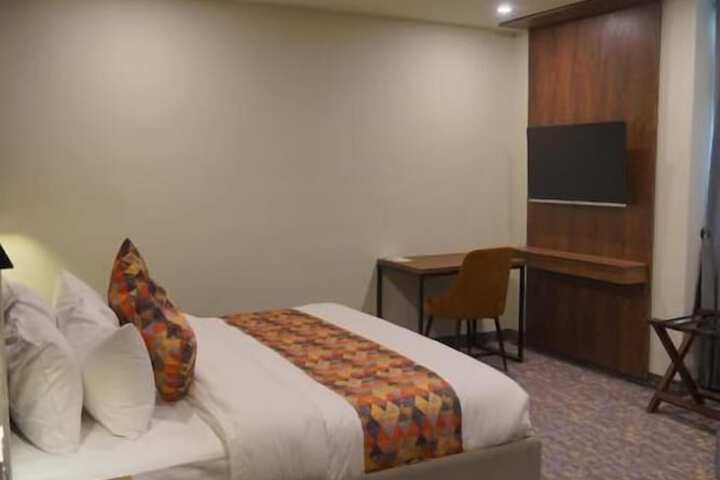 Room 2 of 17