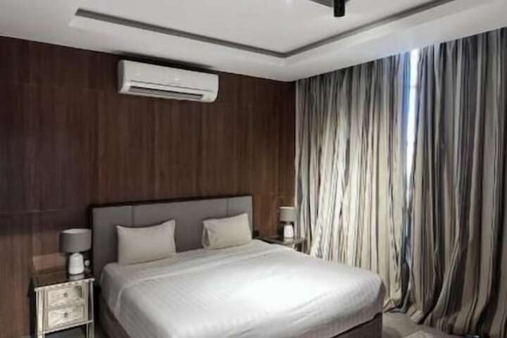 Room 4 of 85