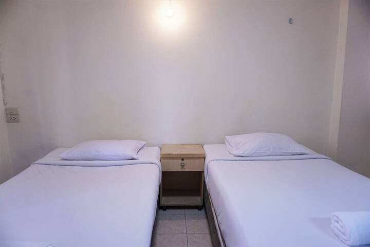 Room 11 of 25
