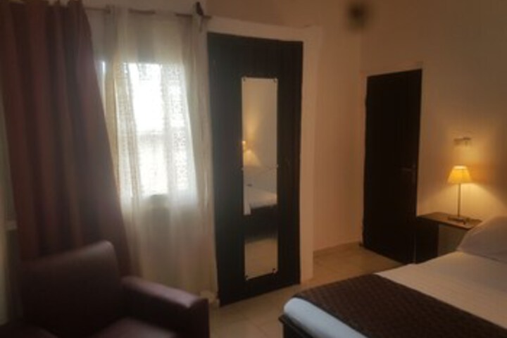 Room 10 of 40