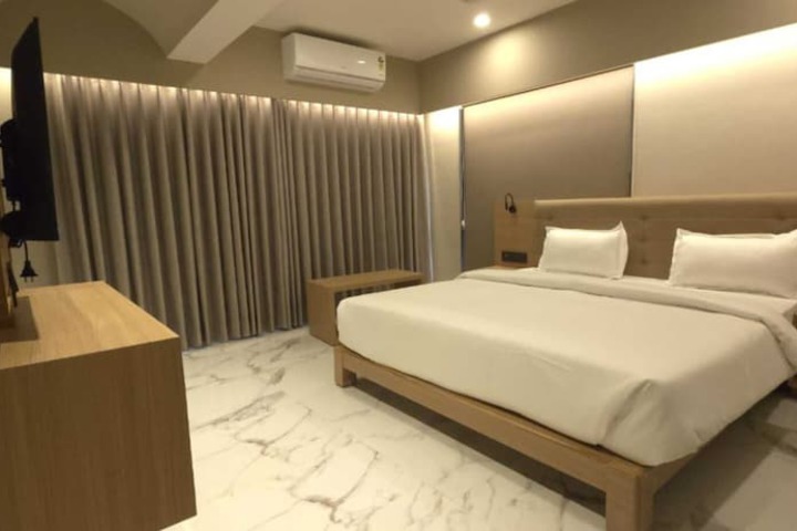 Room 21 of 37