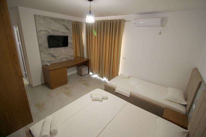 Room 18 of 101