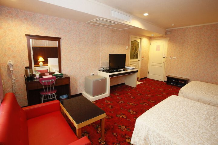 Room 2 of 18