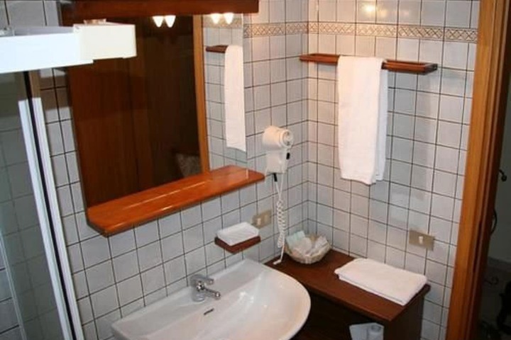 Room 14 of 40
