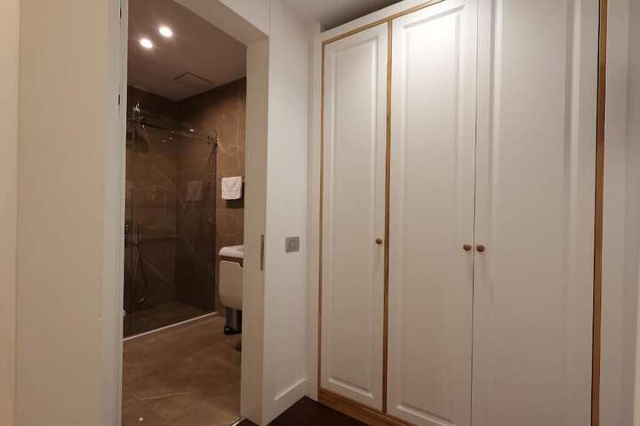 Room 17 of 107