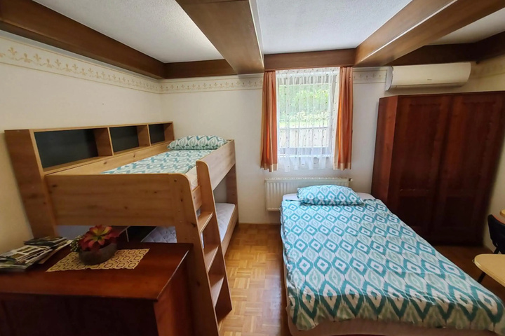 Room 5 of 18