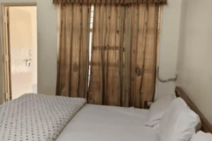 Room 6 of 14