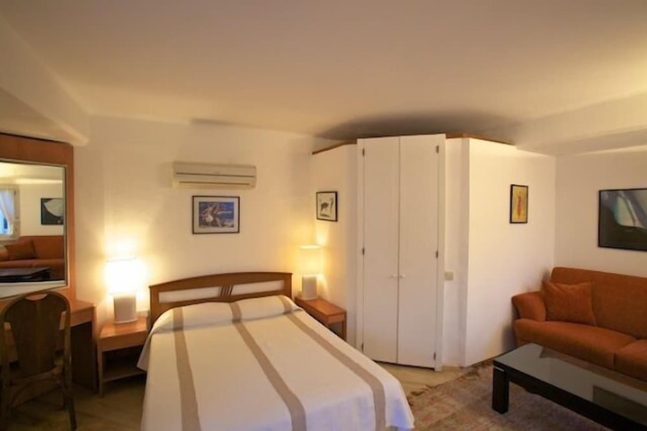 Room 6 of 26