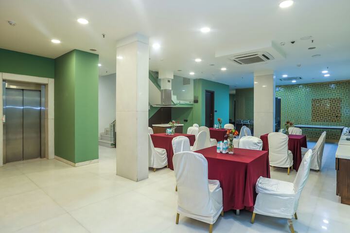 Ballroom/Hall 111 of 137