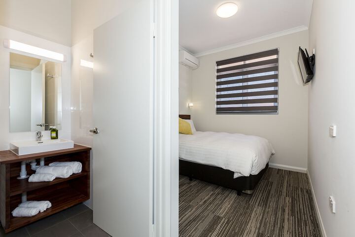 Room 3 of 40